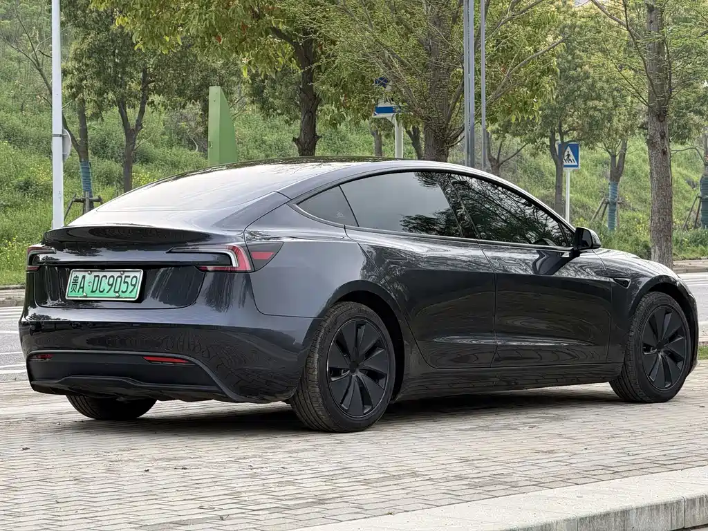 Tesla Model 3 2025 — фото 17