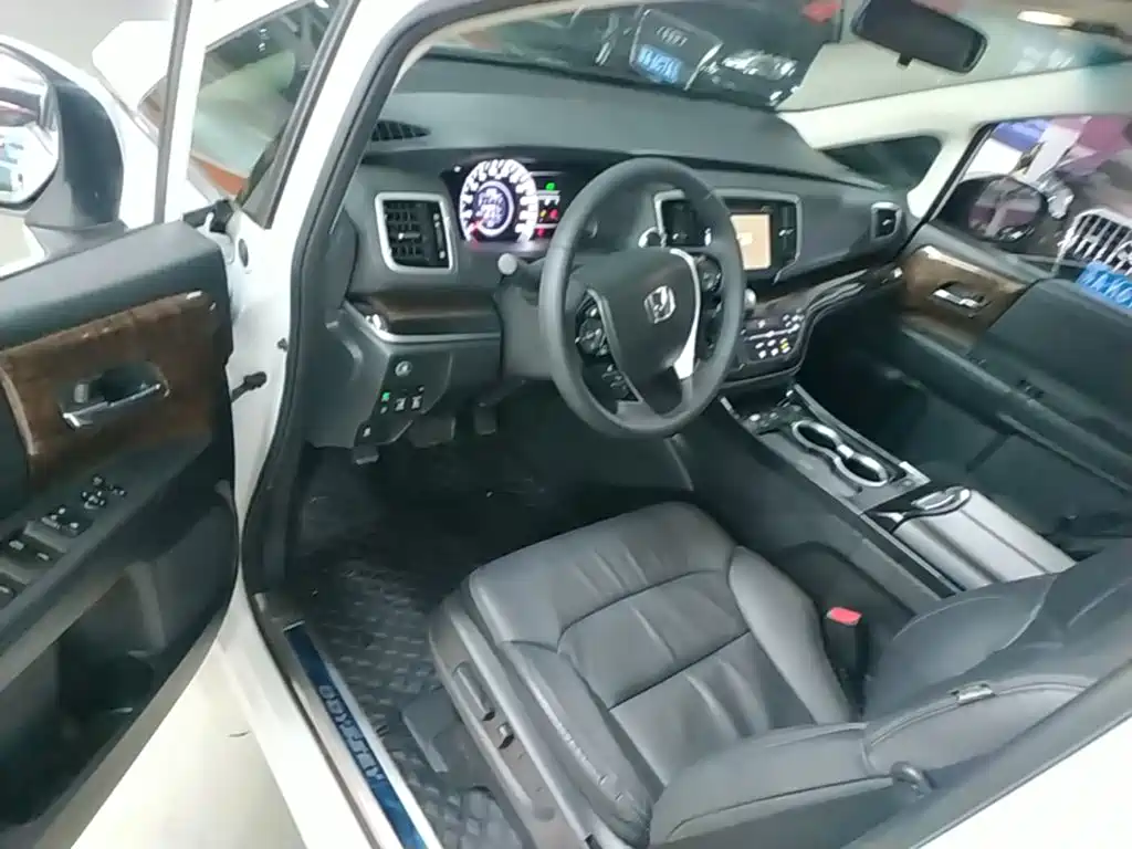 Honda Odyssey 2015 — фото 16
