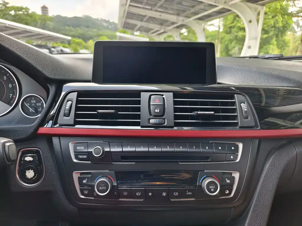 BMW 3 Series 2012 — фото 16