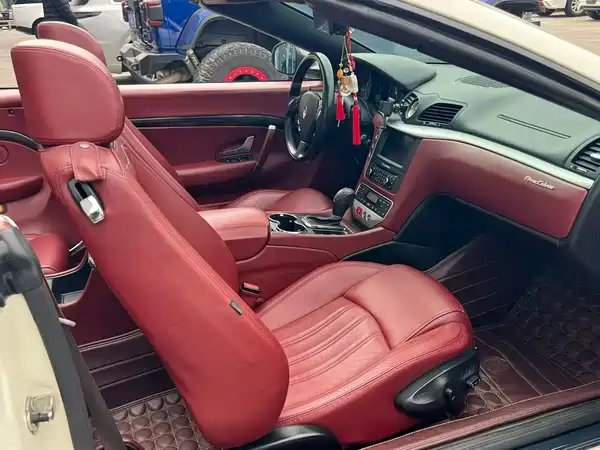 Maserati Grancabrio 2011