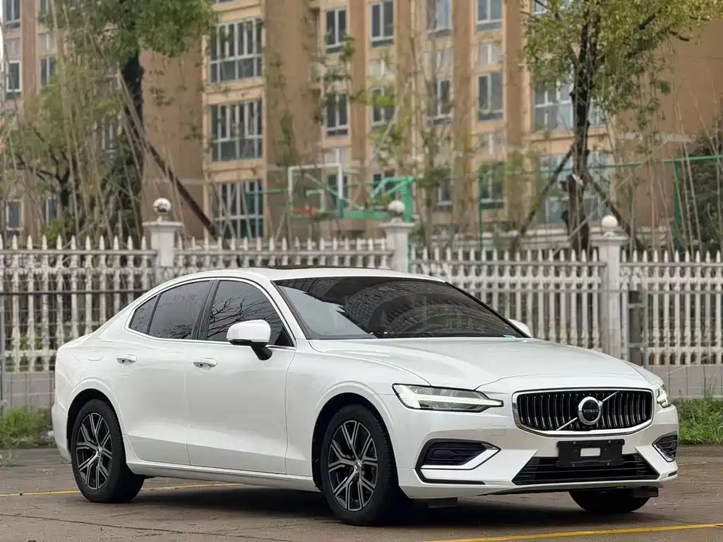 Volvo S60 2024 — фото 3