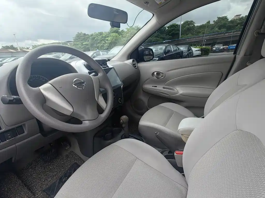 Nissan Sunny 2015