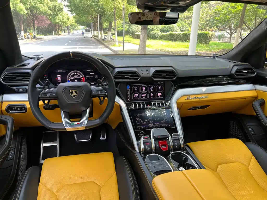 Lamborghini Urus 2019 — фото 13