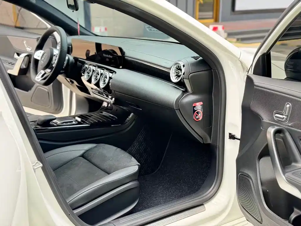 Mercedes-Benz A-Class 2023 — фото 10