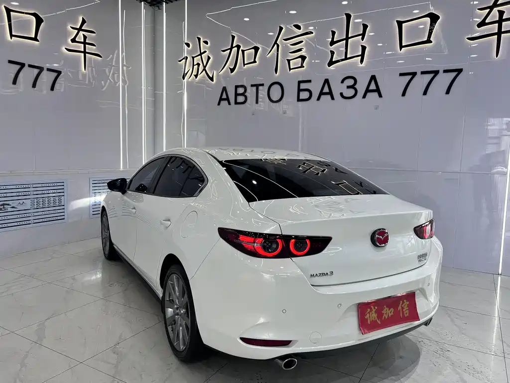 Mazda 3 Axela 2022 — фото 4