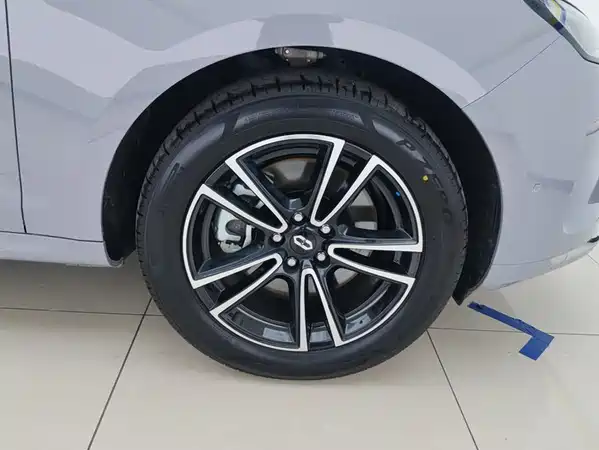 AITO M5 2025