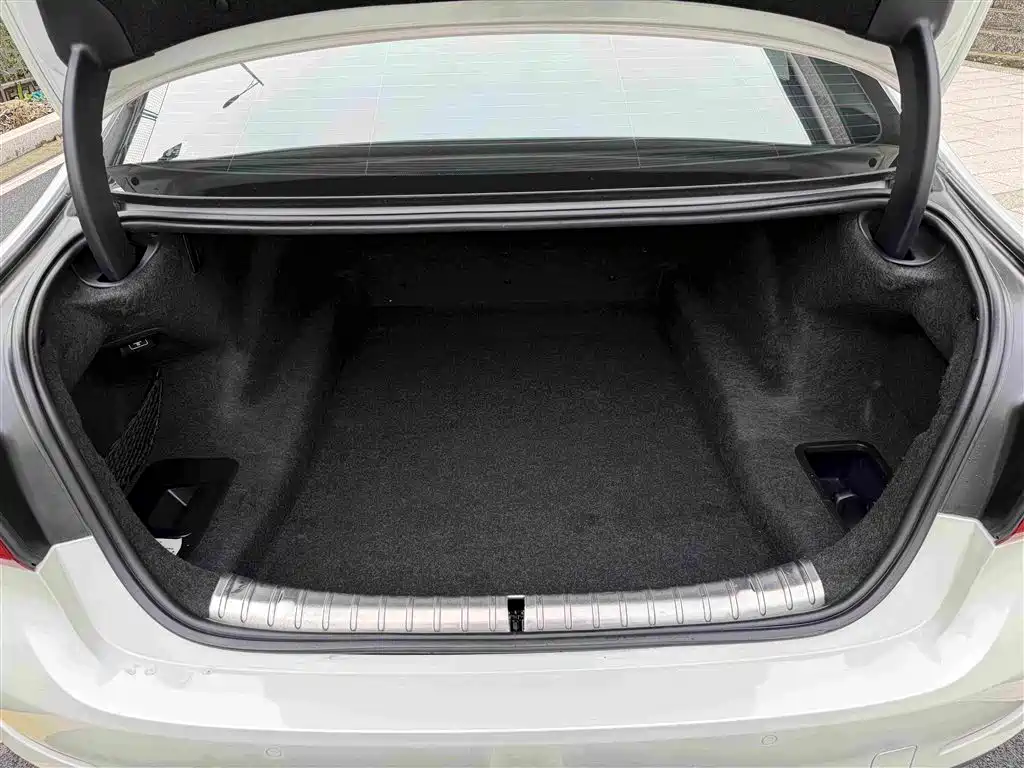 BMW 5 Series 2018 — фото 12