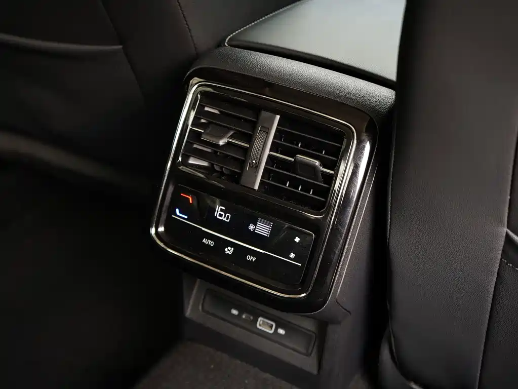 Volkswagen Passat 2023 — фото 13