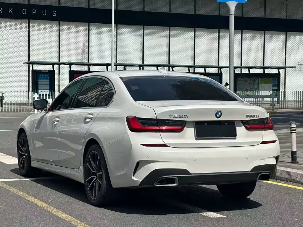 BMW 3 Series 2019 — фото 14