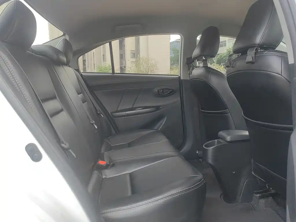 Toyota Yaris L 2019 — фото 12