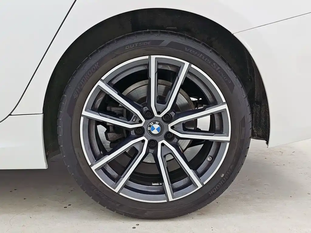 BMW 3 Series 2023 — фото 17