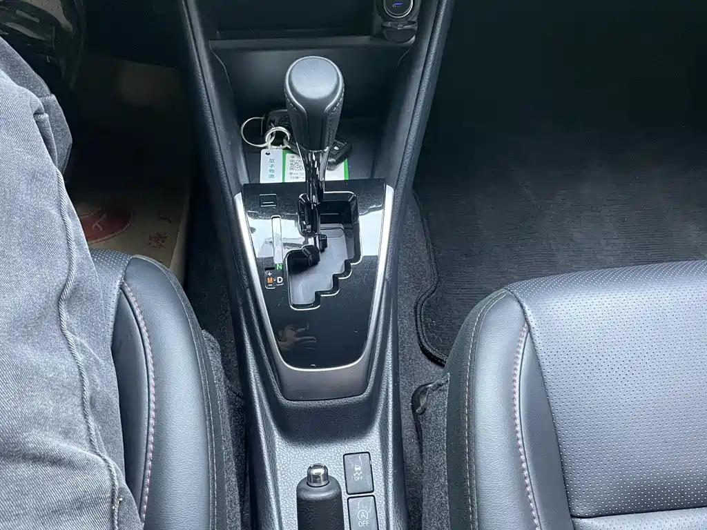 Toyota Yaris L 2023 — фото 12