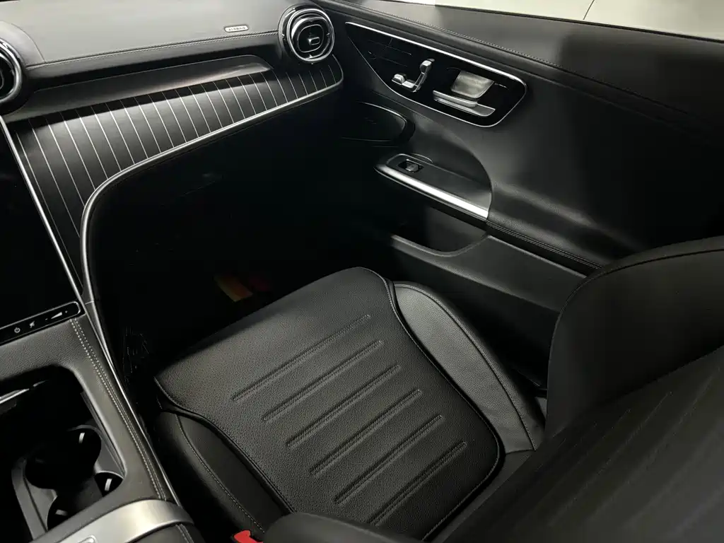 Mercedes-Benz C-Class 2024 — фото 10