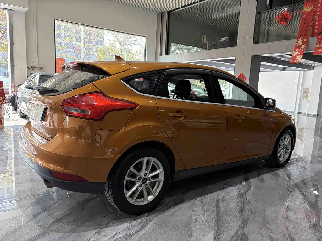 Ford Focus 2016 — фото 28