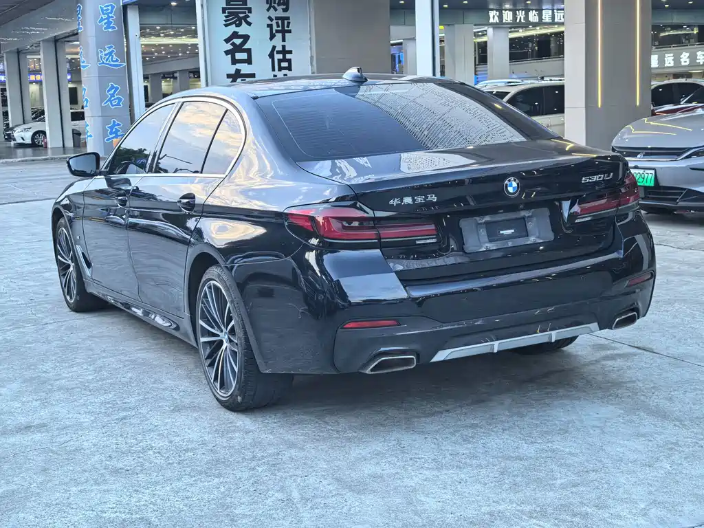 BMW 5 Series 2022 — фото 11