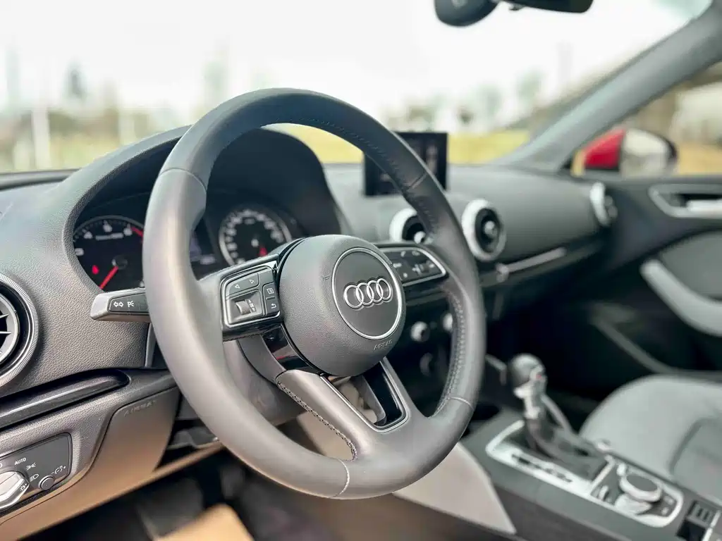 Audi A3 2018 — фото 10