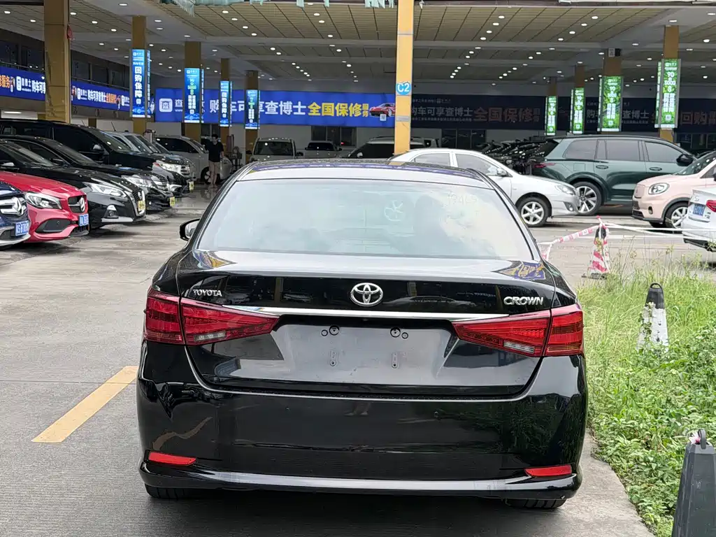 Toyota Crown 2016 — фото 12