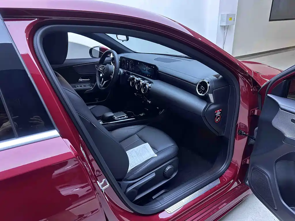 Mercedes-Benz A-Class 2022 — фото 11