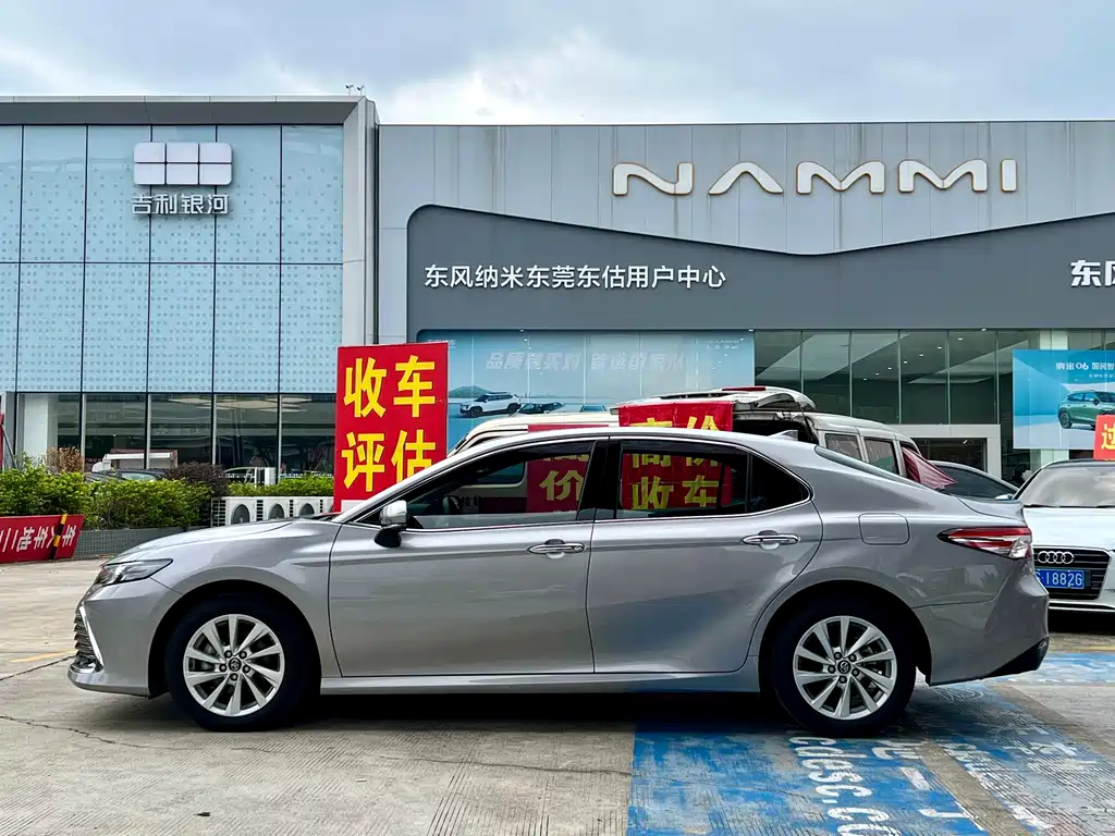 Toyota Camry 2022 — фото 4