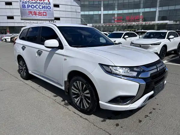 Mitsubishi Outlander 2023