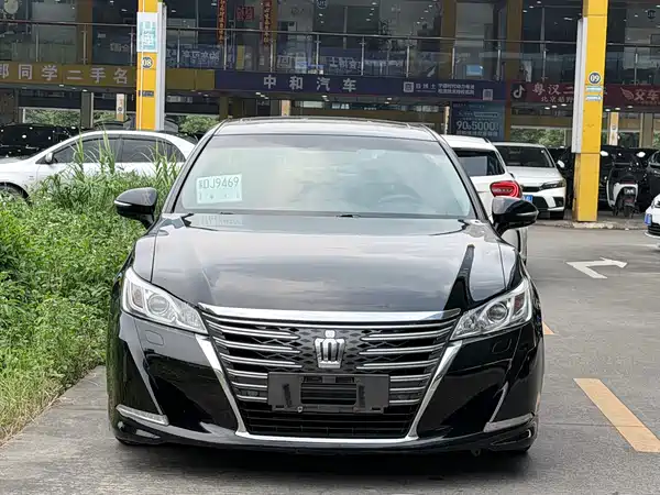 Toyota Crown 2016