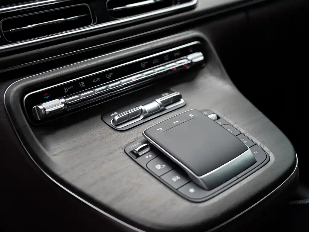 Mercedes-Benz V-Class 2025 — фото 12
