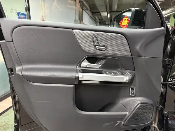 Mercedes-Benz GLB 2024