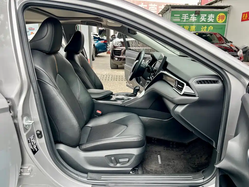 Toyota Camry 2022 — фото 18