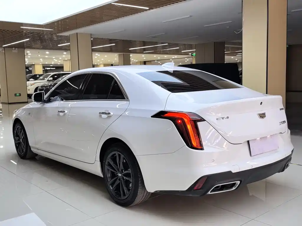 Cadillac CT4 2022 — фото 20