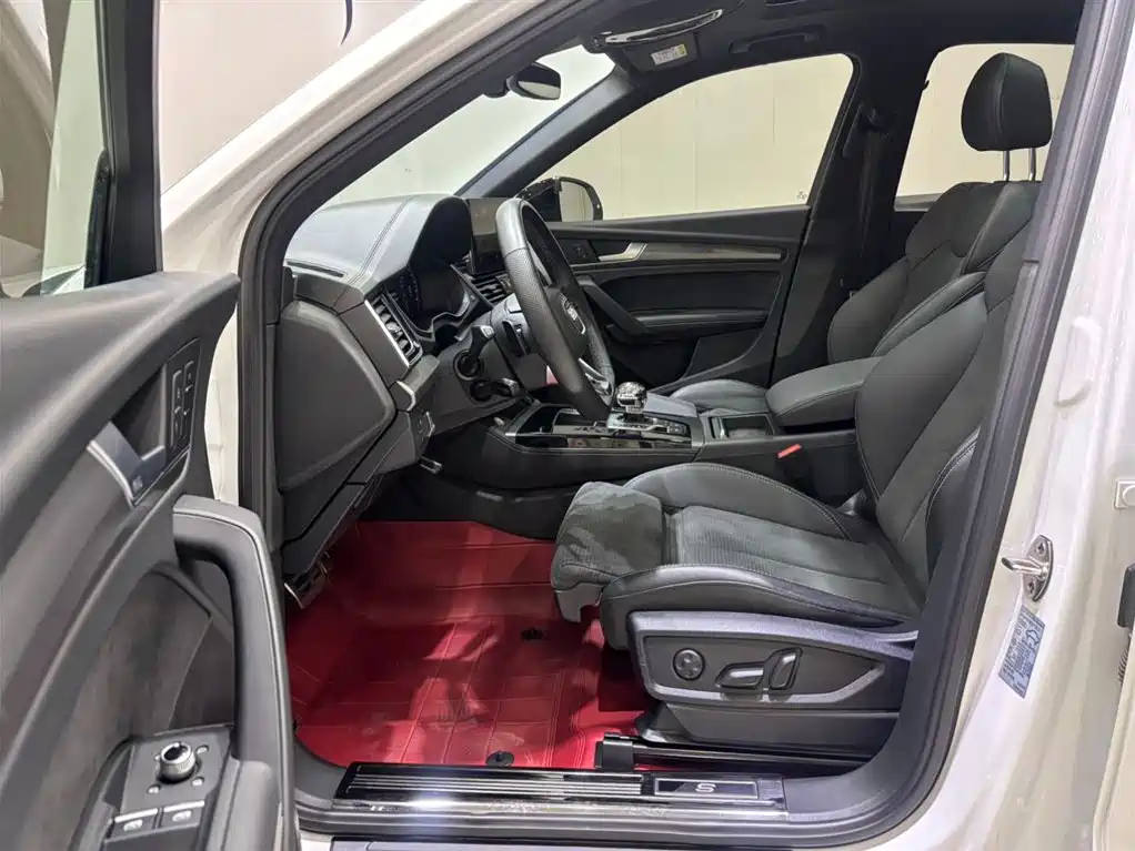 Audi Q5L Sportback 2023 — фото 11