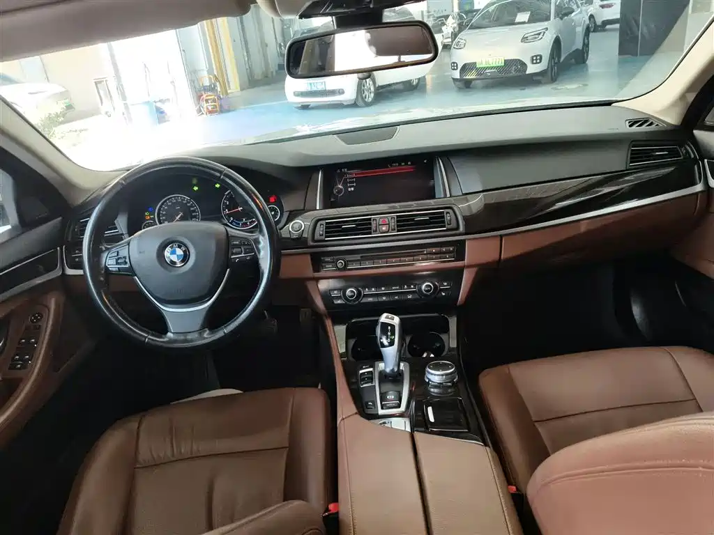 BMW 5 Series 2016 — фото 6
