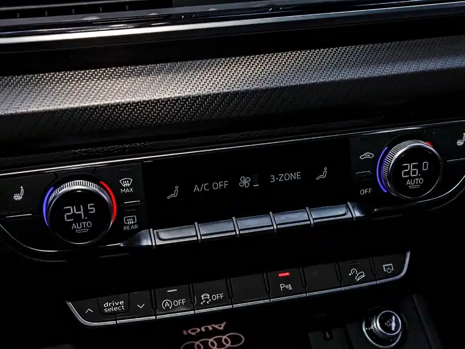 Audi Q5L 2024 — фото 19