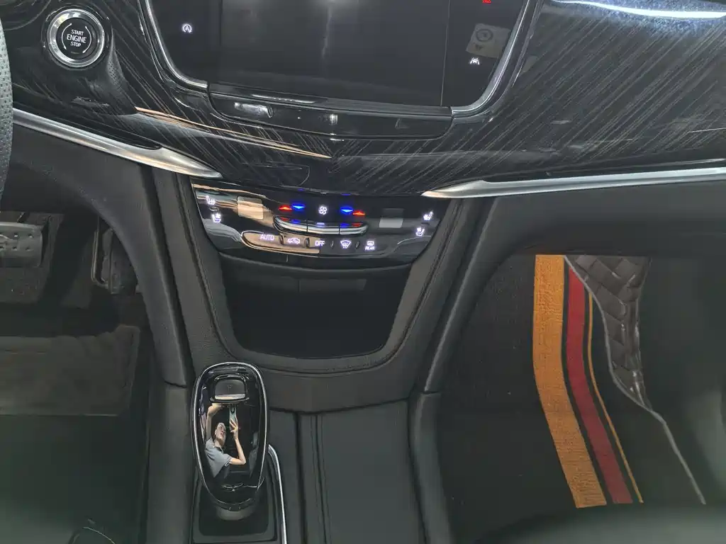 Cadillac XT6 2024 — фото 11