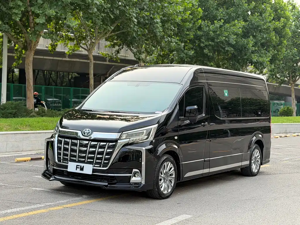 Toyota Hiace 2023 — фото 2