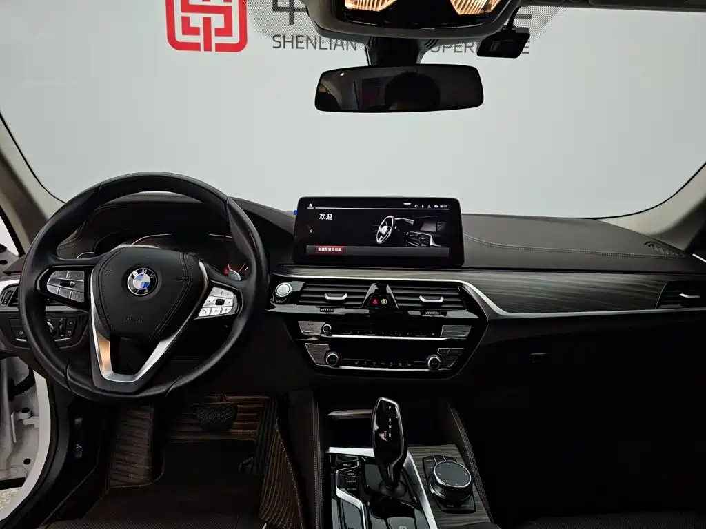 BMW 5 Series 2023 — фото 16