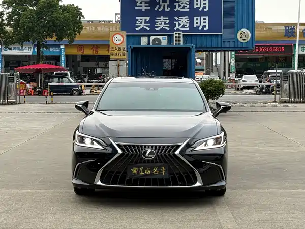 Lexus ES 2023