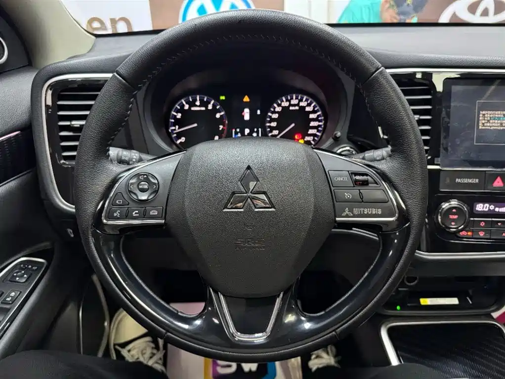 Mitsubishi Outlander 2022 — фото 10