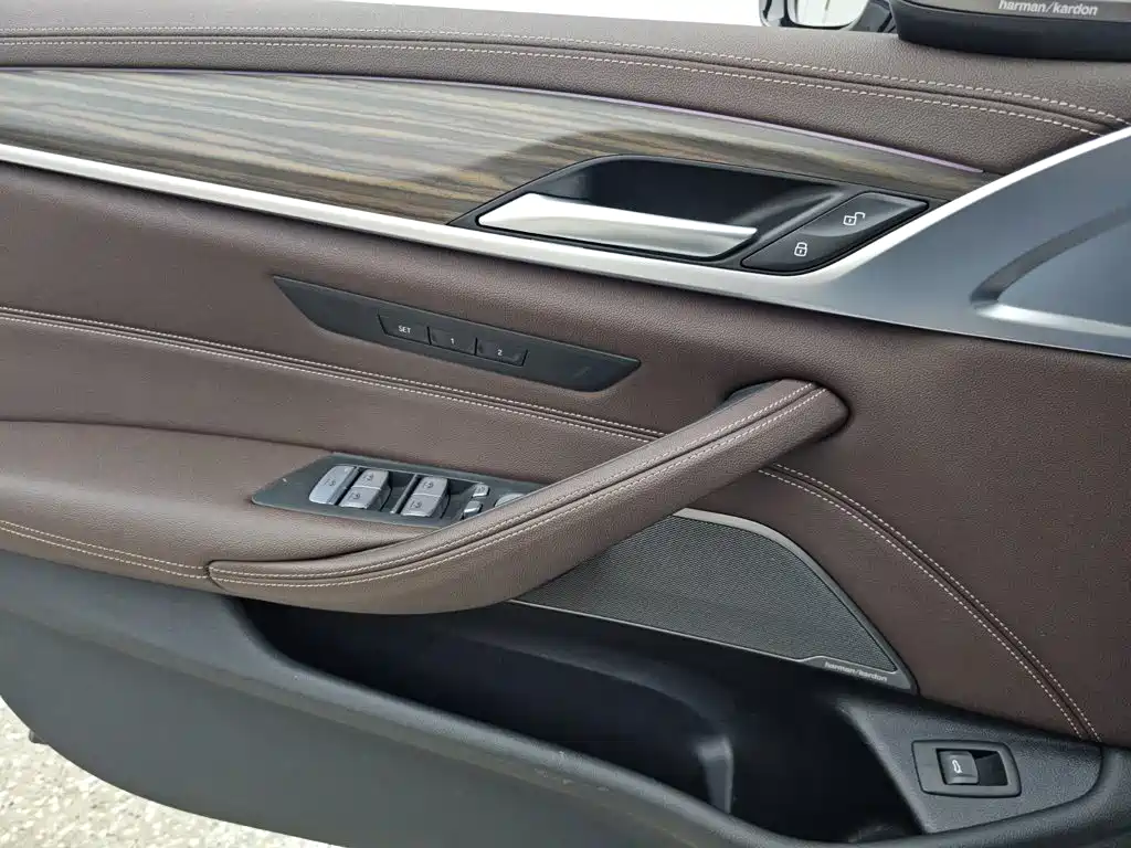 BMW 5 Series 2023 — фото 9