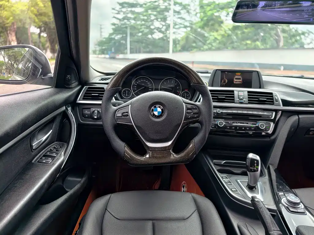 BMW 3 Series 2017 — фото 18