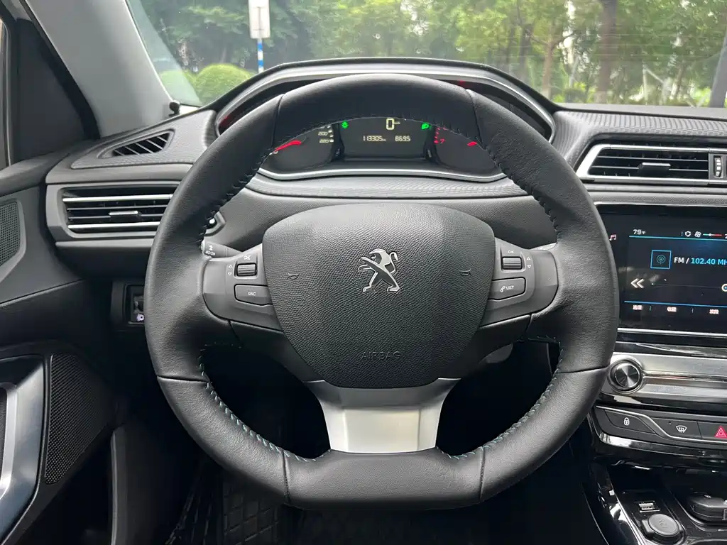 Peugeot 308 2017 — фото 10