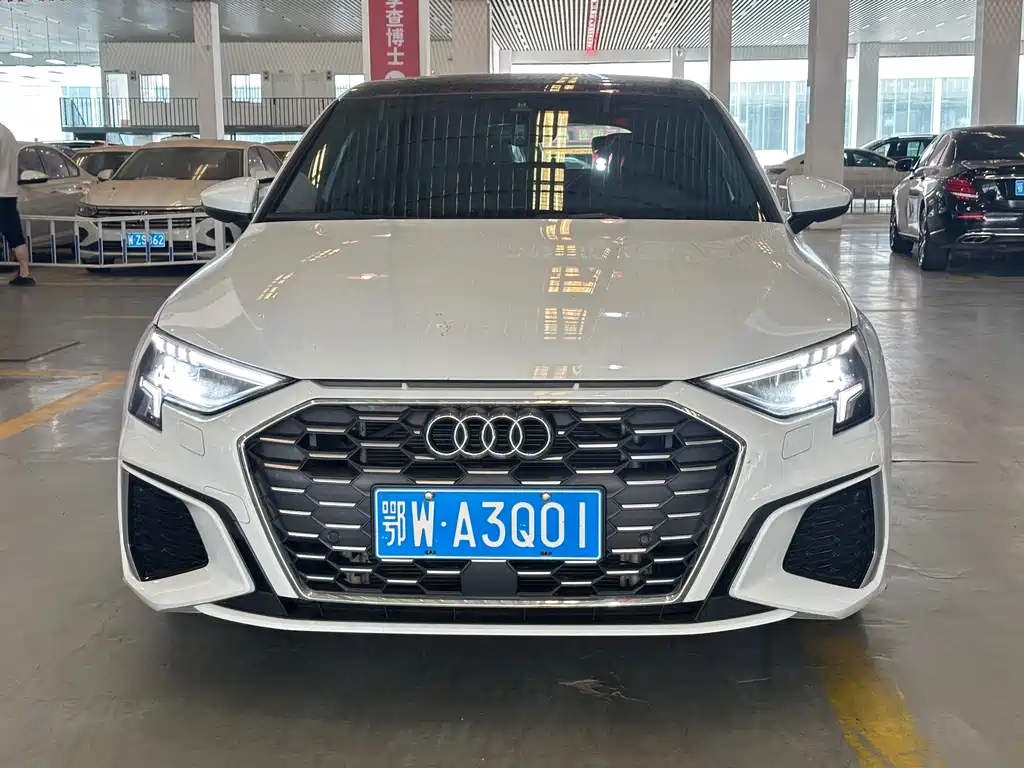 Audi A3 2023 — фото 2