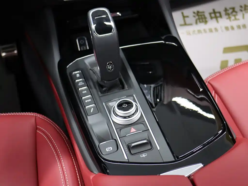 Maserati Levante 2024 — фото 12