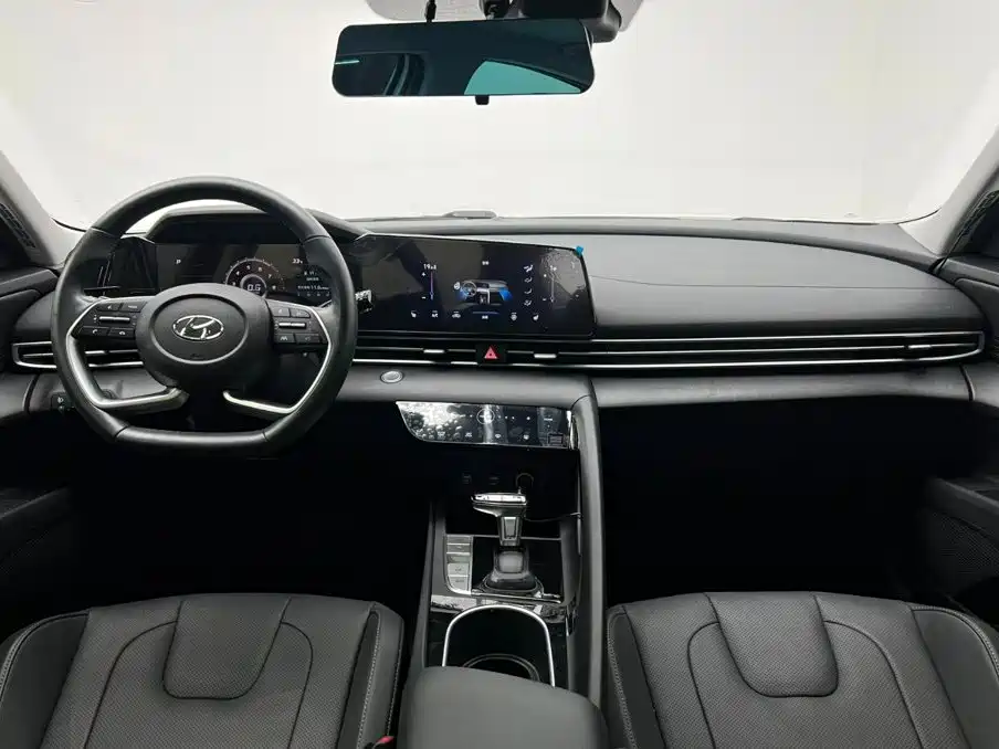Hyundai Elantra 2022 — фото 12