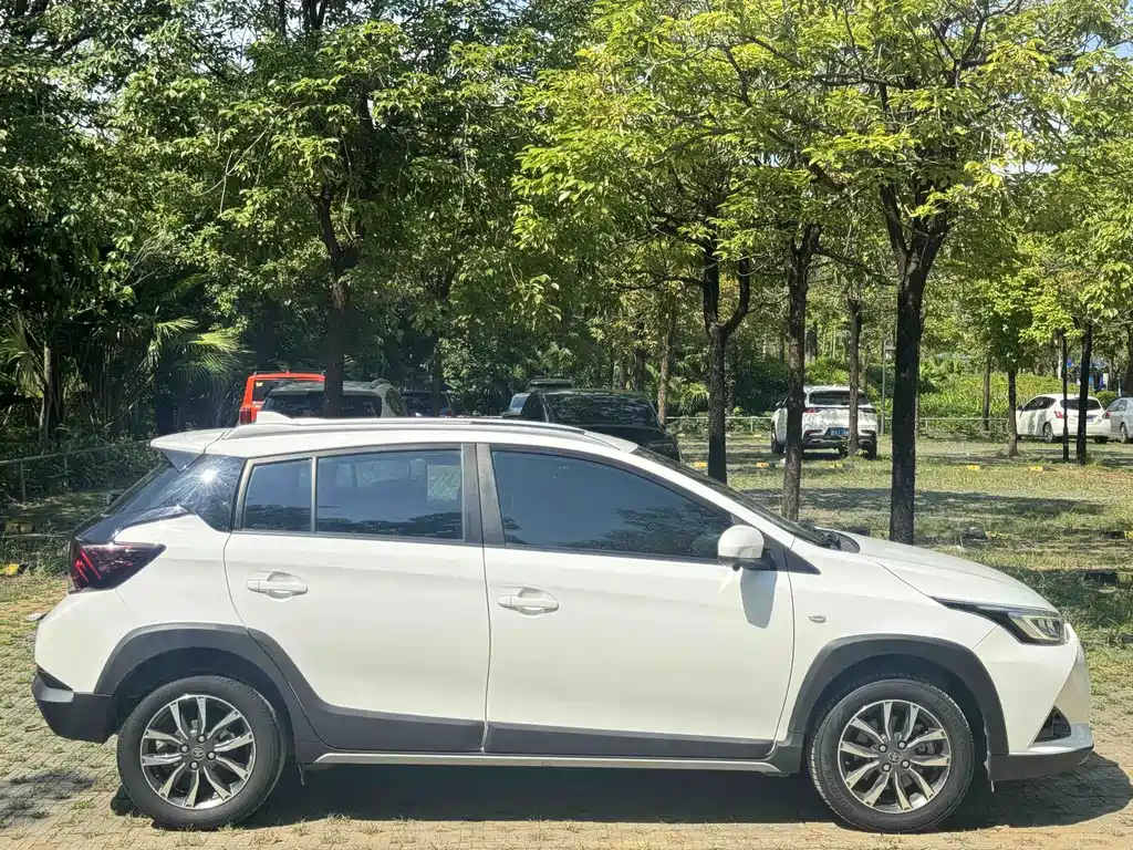 Toyota Yaris L 2023