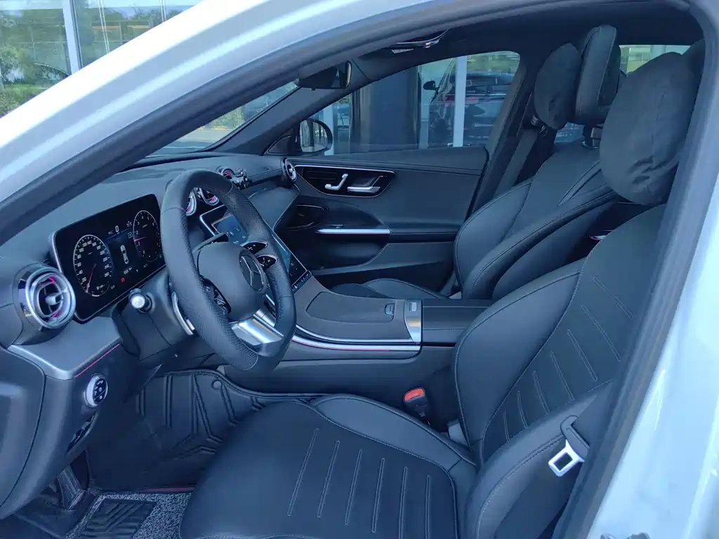 Mercedes-Benz C-Class 2023 — фото 9