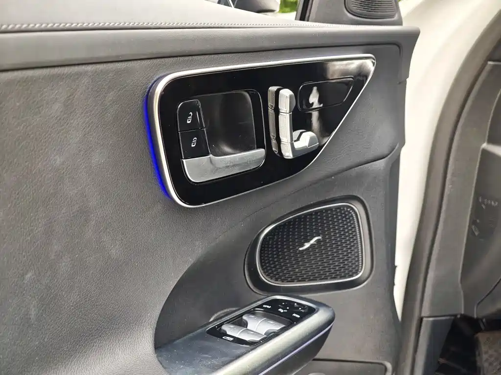 Mercedes-Benz C-Class 2023 — фото 13