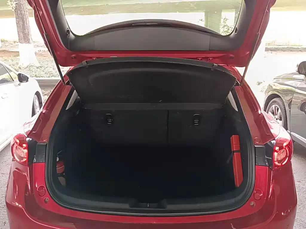 Mazda 3 Axela 2019 — фото 19
