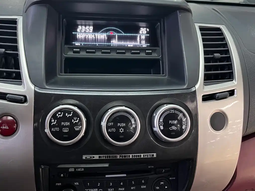 Mitsubishi Pajero Sport 2016 — фото 14