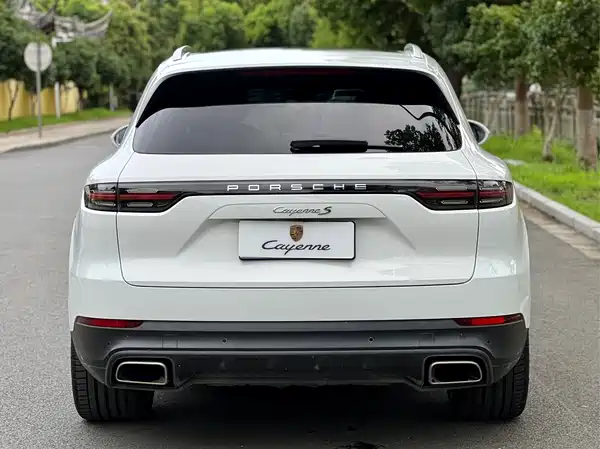 Porsche Cayenne 2021