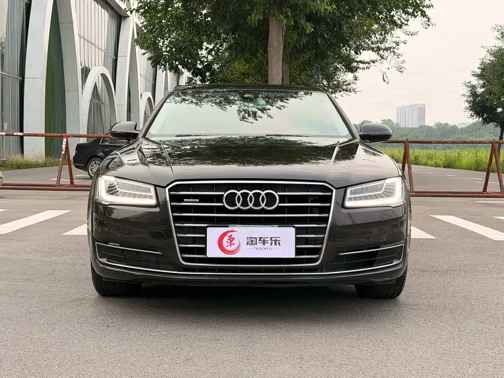 Audi A8 2017 — фото 1